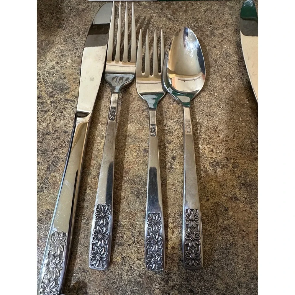 International Silver Spring Charm Stainless Flatware Set 78pc Wm Rogers Floral